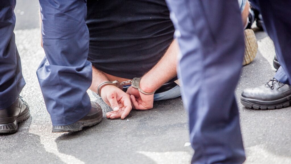 video-del-momento-en-que-detienen-al-acosador-de-sheinbaum