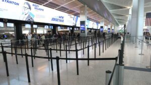 Advierten que vuelos en EE.UU. podrían reducirse al mínimo por cierre gubernamental