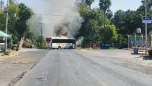 Bloqueos y balaceras sacuden Michoacán a horas del cambio en Seguridad Pública