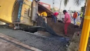 Se abre enorme socavón de casi 6 metros en Aguascalientes