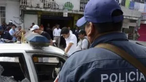 Conductor confronta a agente de tránsito y le arrebata placa tras infracción en Chilpancingo