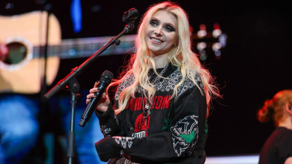 A 25 años de “El Grinch”, Taylor Momsen vuelve a vestir como Cindy Lou Quién