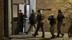 Actualizan a 9 heridos y 2 muertos el saldo del tiroteo en la Universidad Brown; agresor sigue prófugo