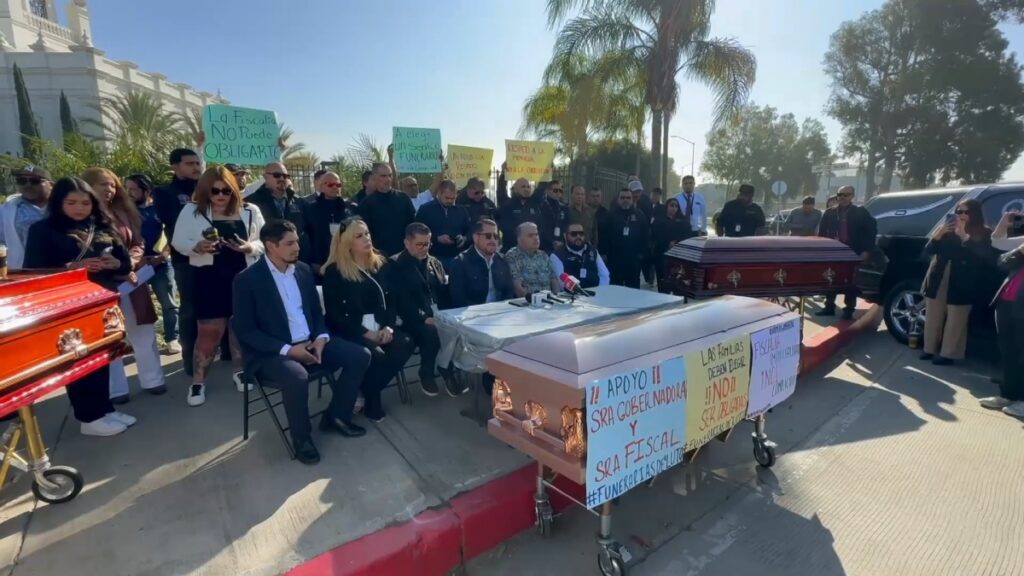Acusan a la Fiscalía de Baja California de desviar cadáveres a funeraria pirata
