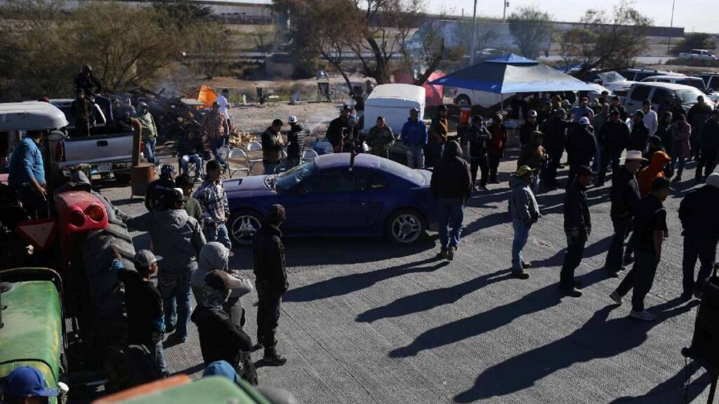 Agricultores tendrán reunión con gobierno federal; definirán si seguirán con protestas.