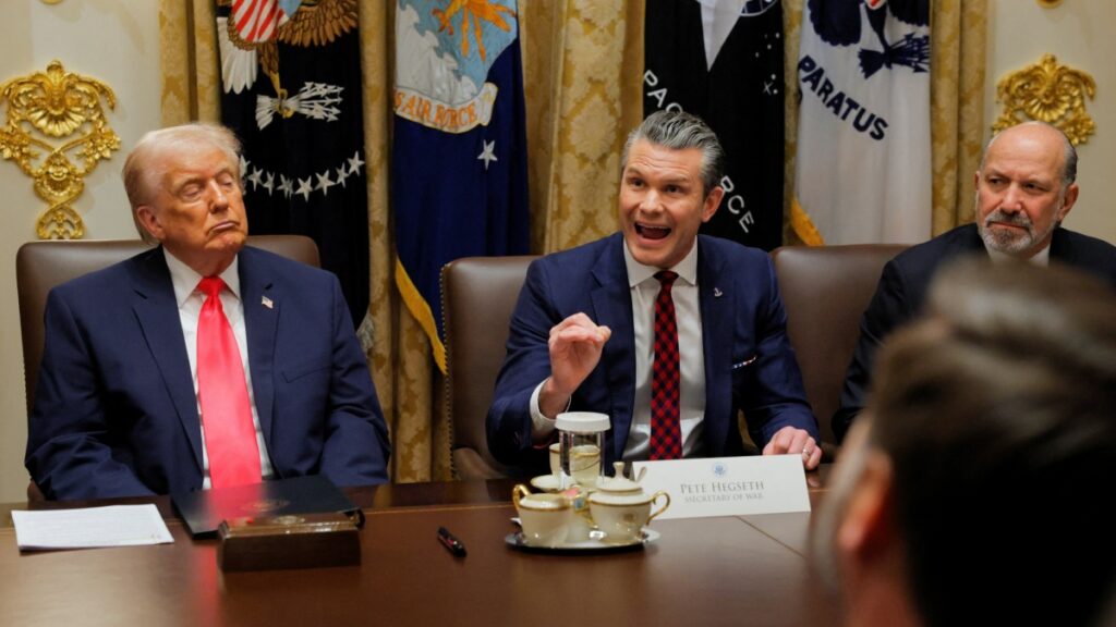 "Apenas comenzaron" los bombardeos a narcolanchas, asegura secretario de Defensa de EE. UU.