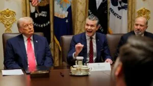 “Apenas comenzaron” los bombardeos a narcolanchas, asegura secretario de Defensa de EE. UU.