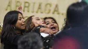 Aprueban desaparición del INFO-CDMX, tras agarrón entre diputados en Congreso