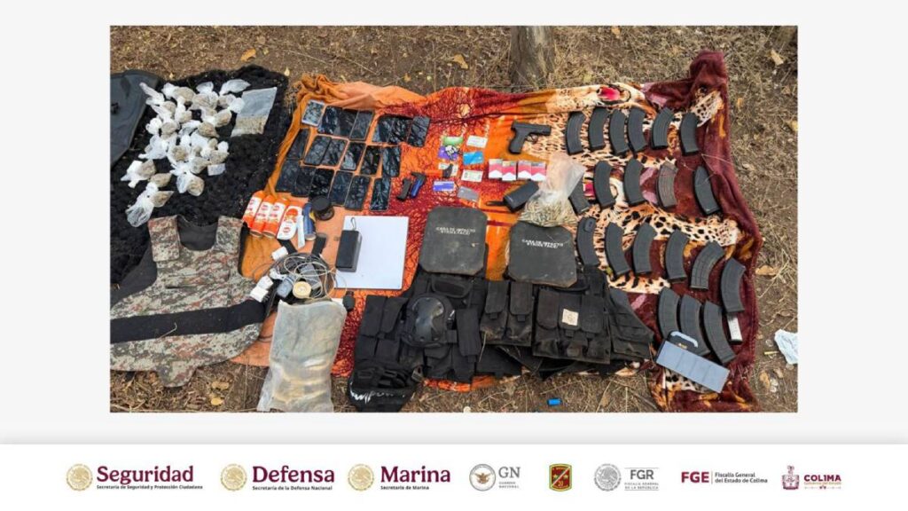 Armas y otras cosas aseguradas a detenidos.