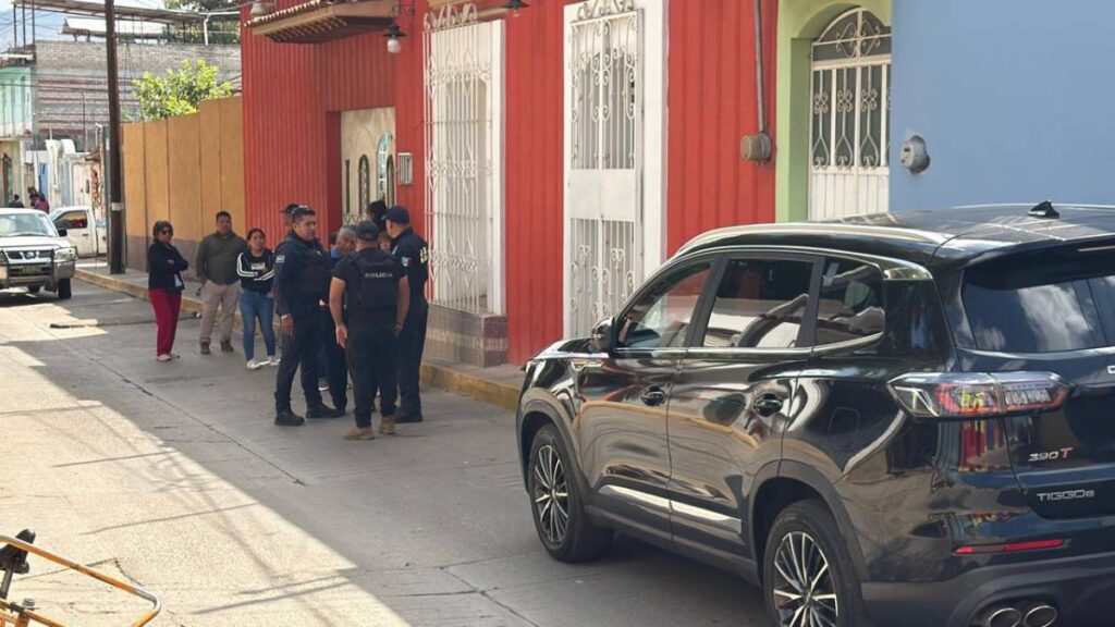 Autoridades investigan asesinato de expresidente municipal.