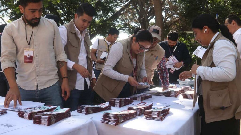 Así subirán los apoyos y pensiones del Bienestar para 2026