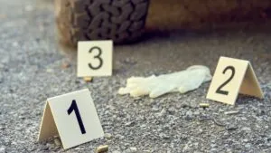 Ataque armado en marisquería de Eje Central deja un muerto y un herido