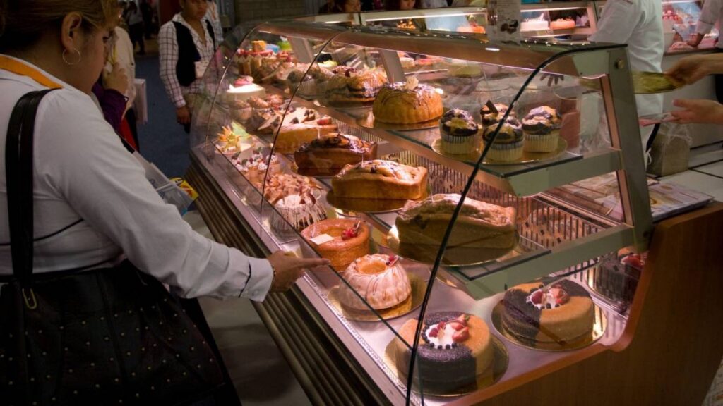 Mujeres reciben equipos para autoemplearse en Edomex.