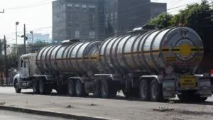 SICT fija horarios estrictos para autotransporte federal, grúas y carga especializadas durante el periodo vacacional 2025-2026