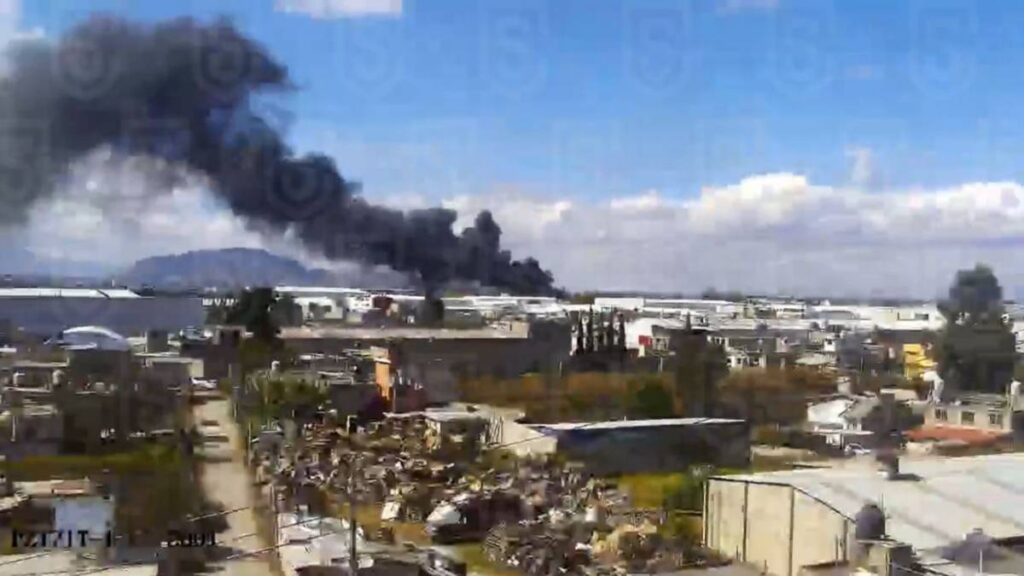 Unidades de emergencia acudieron al sitio tras la caída de avioneta.