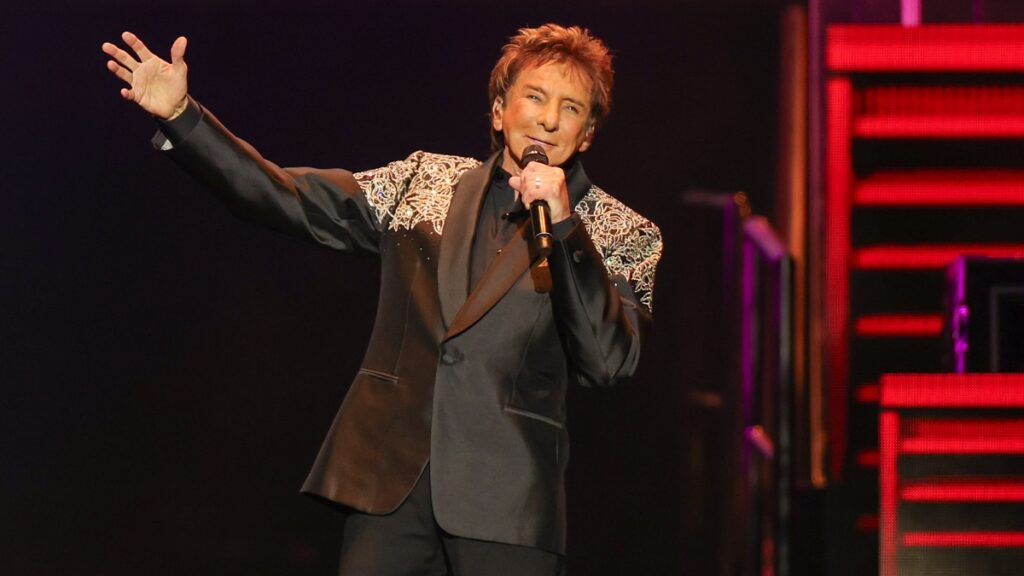 Barry Manilow revela que le diagnosticaron cáncer de pulmón; reprograma gira de conciertos