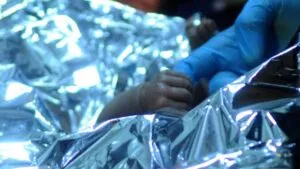 Bebé fue abandonado en iglesia de Tultitlán en Navidad, lo reportan estable