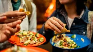 Tacos en bici, la mejor opción para el "Viernes Garnachero" y el paraíso de los godinez