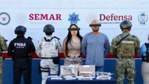 Cae el "Dóber", presunto líder de una célula delictiva, en Cancún, le aseguran armas, drogas y dinero en efectivo