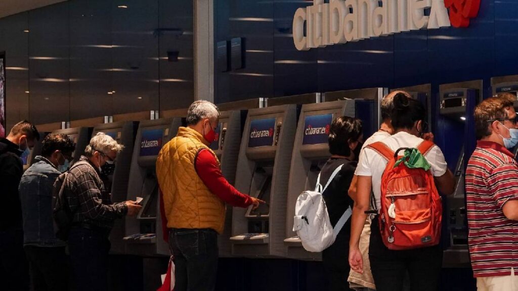 La SSC desplegó 14 mil policías para el operativo “Aguinaldo Seguro 2025”, con vigilancia en bancos, transporte y zonas comerciales.