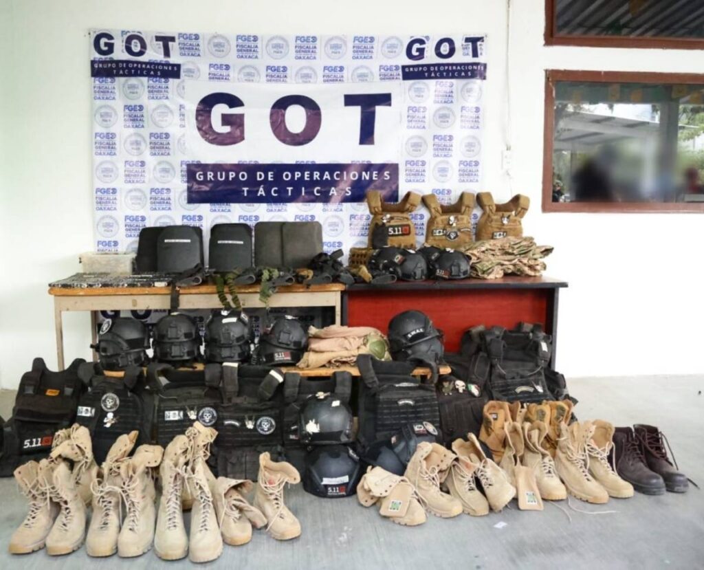 Aseguran armas y equipo táctico a presunto jefe de plaza de los "Cromos".
