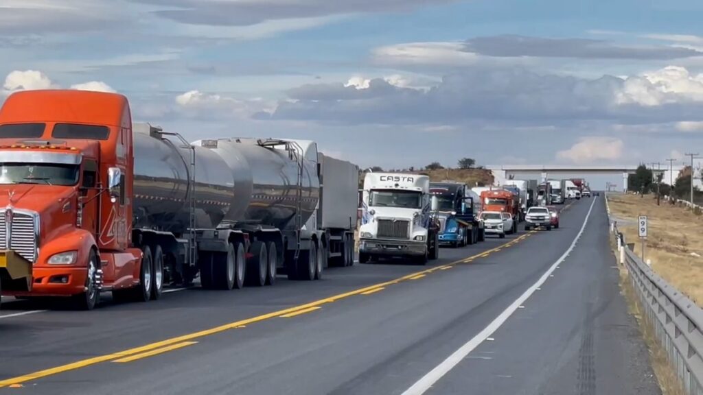Campesinos de Zacatecas vuelven a paralizar carreteras con bloqueos totales e indefinidos