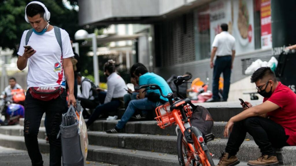 La Comisión Reguladora de Telecomunicaciones ordena el registro obligatorio de líneas móviles en México.