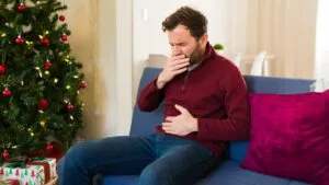 Cena de Año Nuevo: consecuencias y riesgos para la salud por comer en exceso