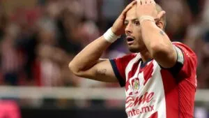 Javier “Chicharito” Hernández recibe fuertes críticas tras fallar penal en el partido Chivas vs Cruz Azul