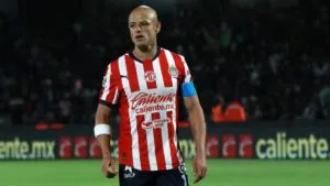 Oficial: Chicharito Hernández se va de Chivas