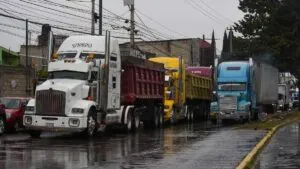 Choferes de carga deberán recibir aumento salarial en 2026; checa cuánto