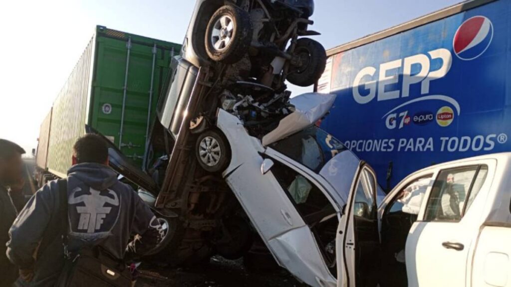 Choque múltiple en la autopista Guadalajara-Colima.