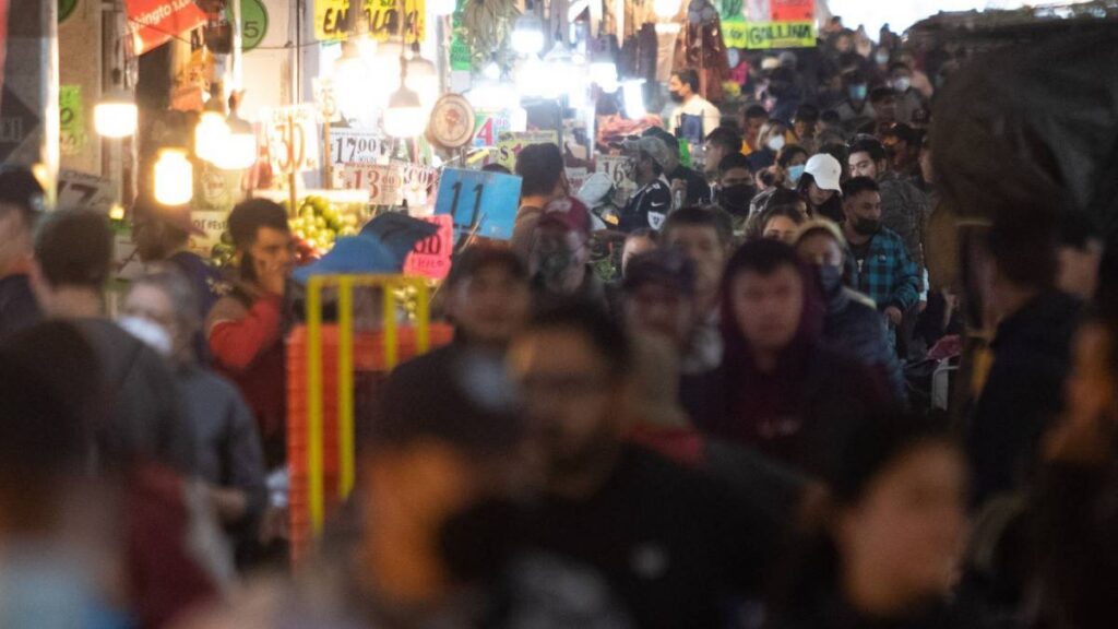 Compras de ultima hora abarrotan Central de Abasto
