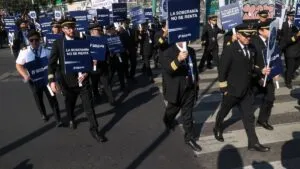 Pilotos denuncian contratación indebida de extranjeros; acordaron mesas de trabajo el 8 de diciembre con autoridades