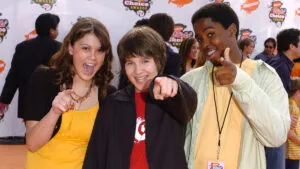 Daniel Curtis Lee, Cookie en “El Manual de Ned”, ayuda a Tylor Chase tras saber que vive en la calle