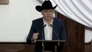 Él es Tony Flores, diputado de Coahuila que retó a golpes a funcionario por insultar a su hermana
