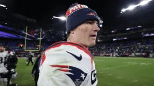 Patriotas de Nueva Inglaterra regresan a playoff de la mano de Drake Maye