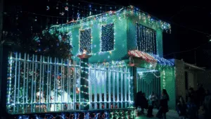 Luces navideñas seguras: 7 tips que debes seguir para prevenir cortocircuitos, incendios y descargas eléctricas