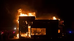 Explosión de gas deja al menos 6 muertos y 3 heridos en un restaurante en Puno, Perú