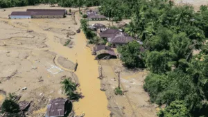 Ya son 862 fallecidos por inundaciones en Indonesia; cifra podría seguir aumentando