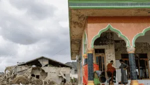 Ya son mil personas fallecidas por inundaciones en Indonesia