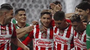 Tras 11 años en el club, Chivas le da las gracias a Isaac Brizuela