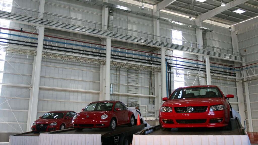 Disminuye la venta y producción de autos en México en noviembre del 2025