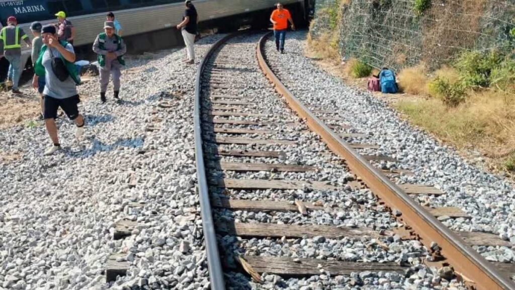 Exhiben durmientes de madera del Tren Interoceánico