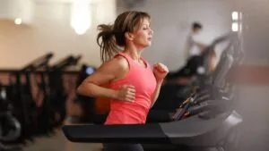 ¿Hacer ejercicio es uno de tus propósito para 2026?: tips para no terminar con lesiones