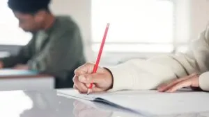 Embajada de EE. UU. abre convocatoria para becas en inglés para jóvenes de 4 estados