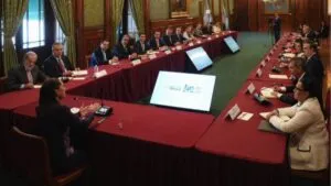 Gobierno y empresarios crean consejo para promover inversiones rumbo al Plan México