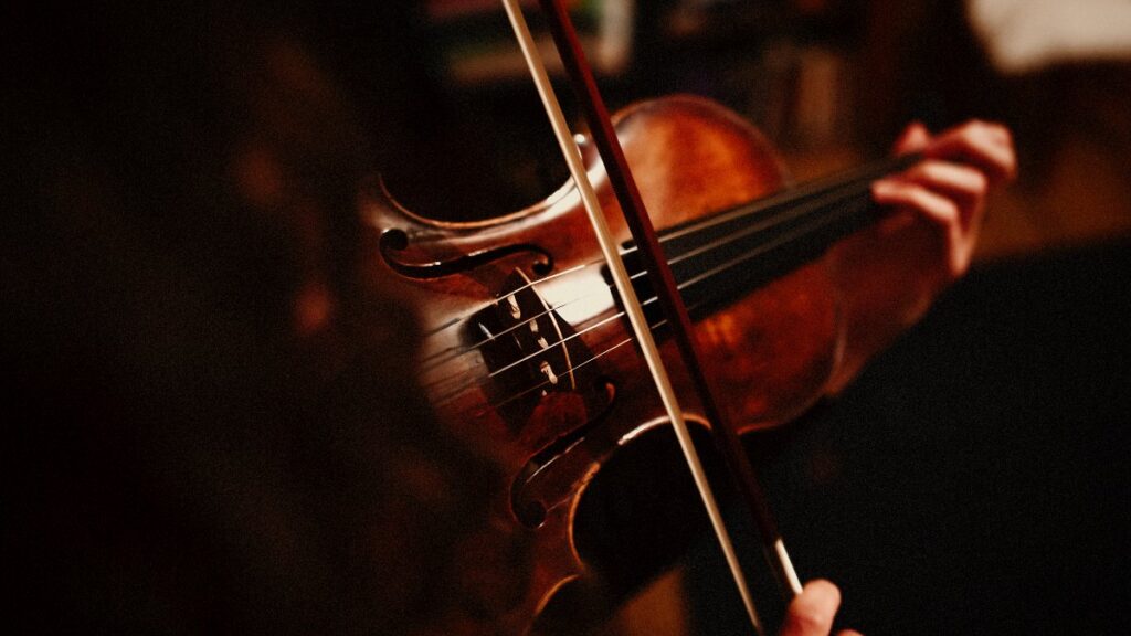 Quien Es La Violinista Con La Que Nodal Tiene Una Presunta Aventura