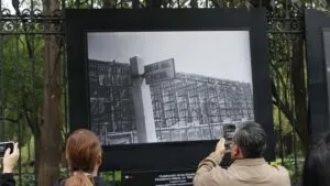 Celebran 80 años de los Estudios Churubusco con exposición en las rejas de Chapultepec