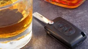 Evita manejar tras el consumo de alcohol: los riesgos comienzan desde la primera copa